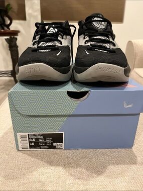 Nike Black and Grey Basketball Sneakers